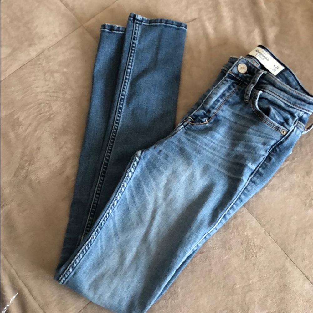 Abercrombie women’s jeans size (OO) W 24